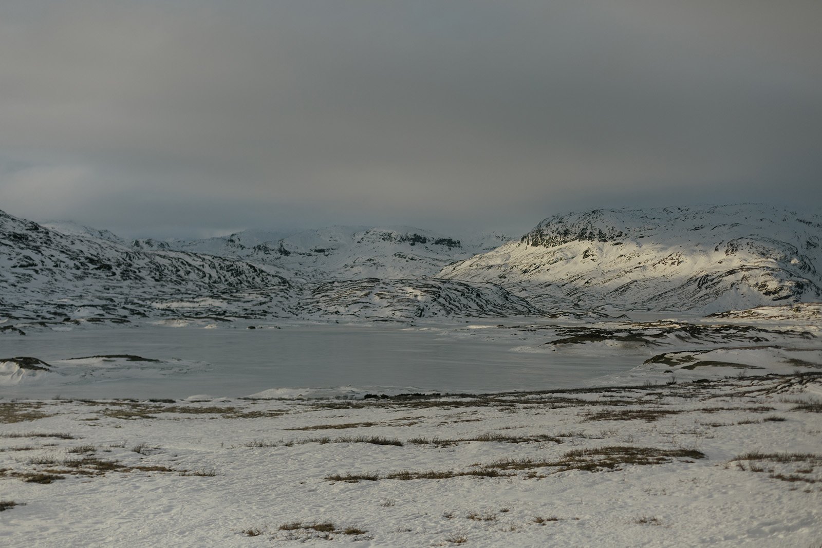 Snowy winter elopement location in Norway